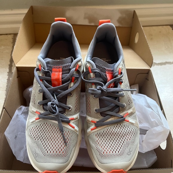 On Shoes - Cloud surfer Trail shoes